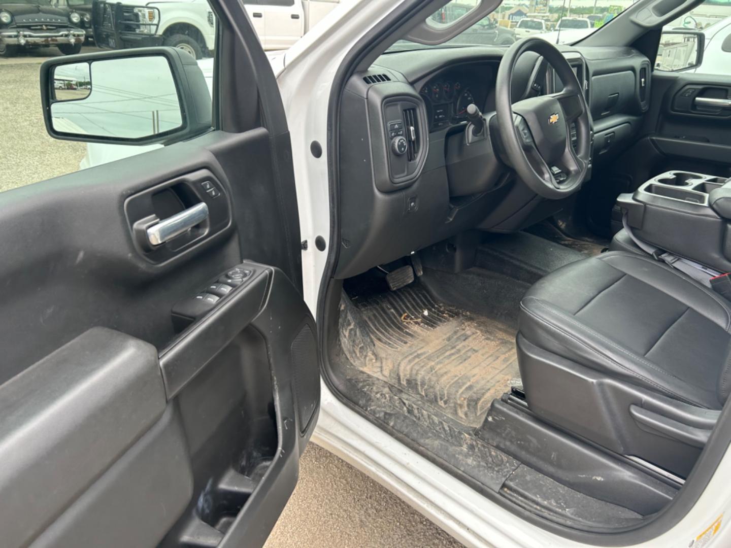 2021 White Chevrolet Silverado 1500 (1GCPWAEF3MZ) , located at 1687 Business 35 S, New Braunfels, TX, 78130, (830) 625-7159, 29.655487, -98.051491 - Photo#4